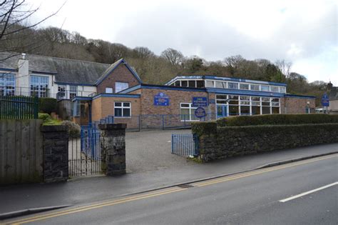 Our Ladys RC Primary School © N Chadwick cc-by-sa/2.0 :: Geograph Britain and Ireland