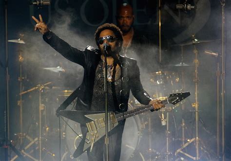 How Did Lenny Kravitz Pants's Split? All About The Star Singer's Wardrobe Malfunction - OtakuKart