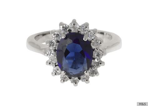 Kate Middleton's Ring Replica Selling Out (PHOTOS) | HuffPost