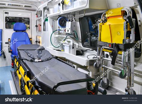 4.338 Ambulance Interior Bilder, Stockfotos und Vektorgrafiken ...