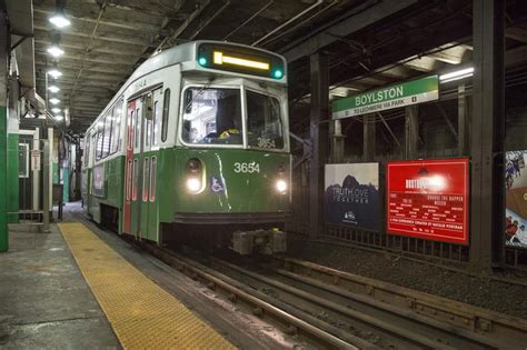 MBTA's Green Line Resumes Service After Power Problem Causes Morning Commute Chaos | WBUR News