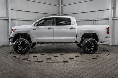 Pin by Drew Alexander on W A V E S in 2021 | Toyota tundra lifted ...