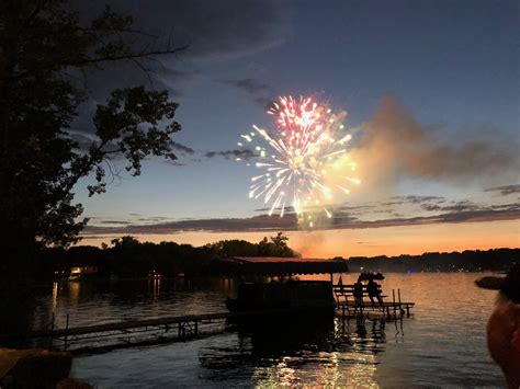 Crystal Lake Fireworks - Burnsville, MN 4th of July Fireworks