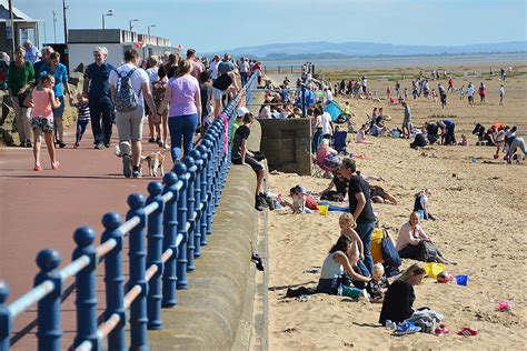 When and Where you can take Dogs on St Annes Beach