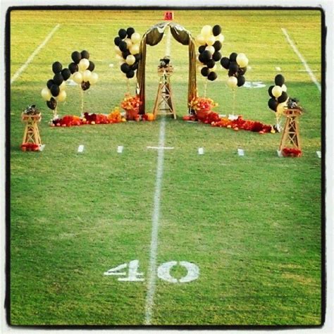 Homecoming decorations, Football homecoming, Homecoming