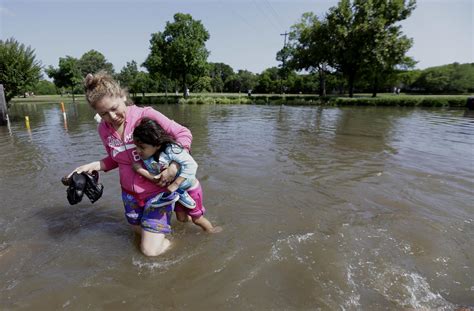 Heavy Texas rains bring flooding