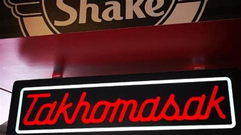 The Reason Steak 'N Shake Locations Have 'Takhomasak' Signs