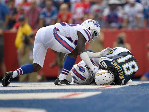 How bad are things for the Bills? Vontae Davis retires at halftime ...