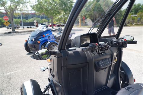 Test ride: Arcimoto 3-wheeled electric vehicles, cranking fun to the max!