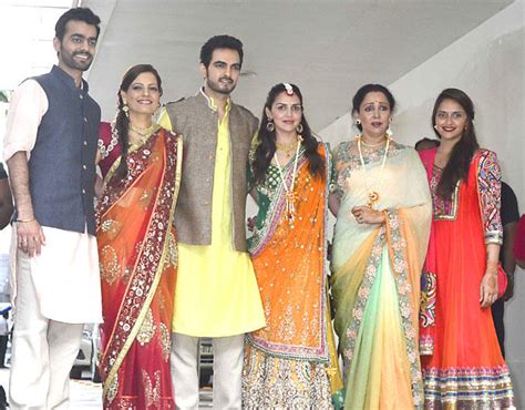 Entertainment World: Esha Deol Family