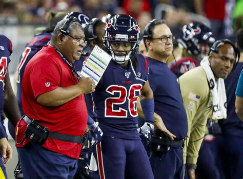 Texans' Romeo Crennel wins assistant coach lifetime achievement award