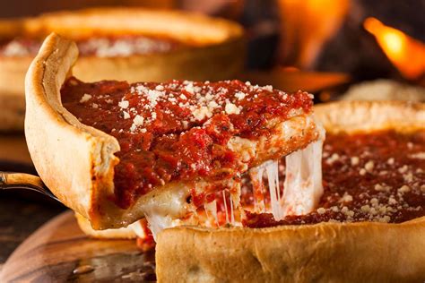 Tourists Ignore Chicago's Self-Quarantine Rules to Eat Deep-Dish Pizza