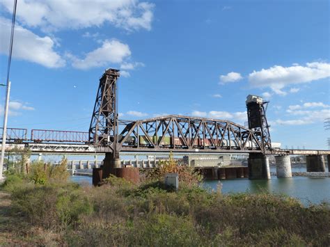 HistoricBridges.org - Tennessee River Railroad Bridge Photo Gallery