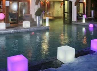 5 Creative Pool Deck Lighting Ideas