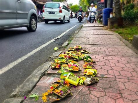 Canang Sari: The Ceremony of Life in Bali - The Professional Hobo