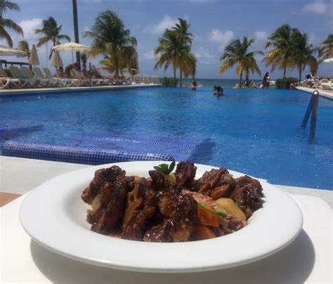 Learn to cook a traditional Jamaican oxtail stew with RIU