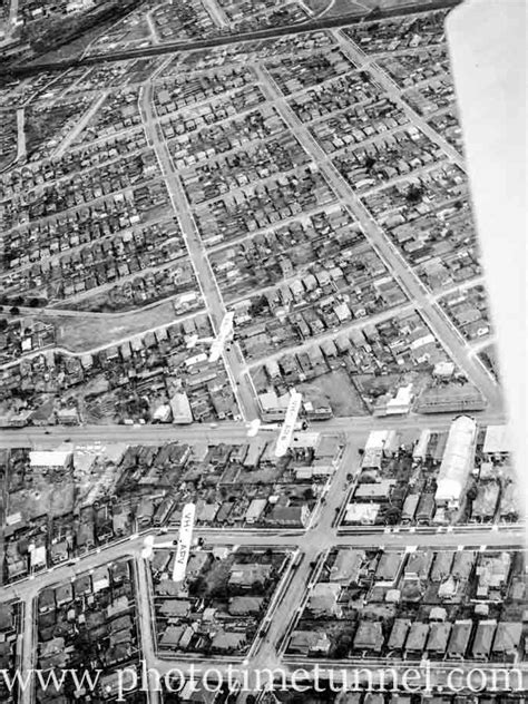 Aerial view of the Newcastle suburb of Mayfield, NSW, circa 1940s. - Photo Time Tunnel