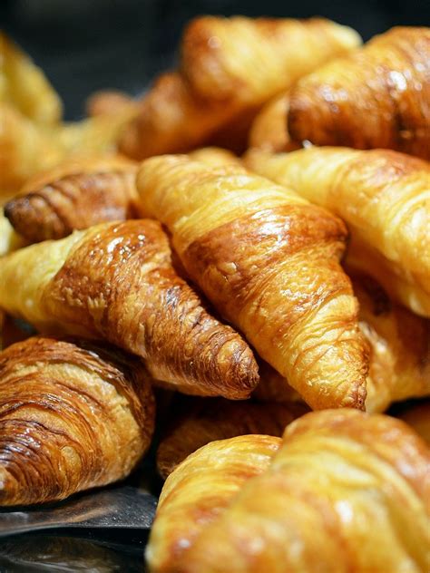 Croissant au beurre x 2 - Maison Salesse | Le pain, notre savoir faire