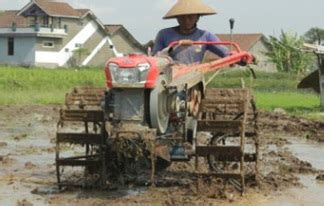 6 Cara Tepat Merawat Traktor Sawah Agar Tahan Lama