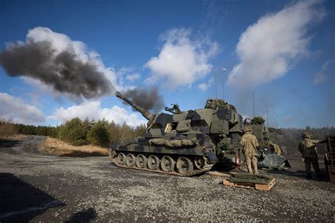 British Army AS90 Self-Propelled Artillery firing during Exercise Steel Sabre, 2015 [960x640 ...