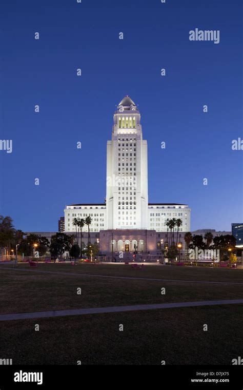 Los Angeles City Hall at night Stock Photo - Alamy