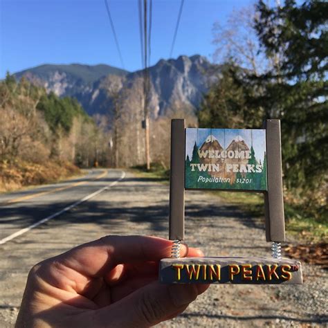 The Welcome to Twin Peaks sign is down, so I brought my own : r/twinpeaks