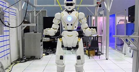 Robot cứu hộ của NASA - Tuổi Trẻ Online