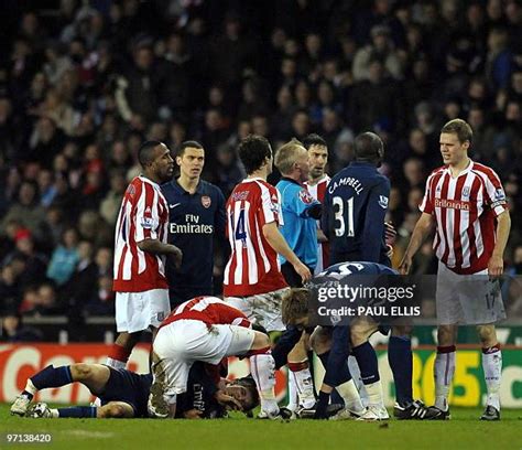 Aaron Ramsey Injury Photos and Premium High Res Pictures - Getty Images