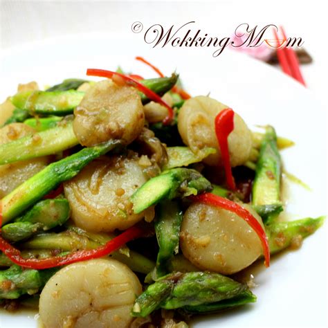 Let's get Wokking!: Stir-fried Asparagus and Scallops with Belacan ...