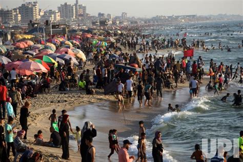 Photo: Palestinians Enjoy a Beach in Gaza - GAZ2022062406 - UPI.com