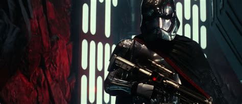 Episode 8 Bits: The Return Of Captain Phasma, A Too-Talkative C-3PO, And The Return Of Carrie ...