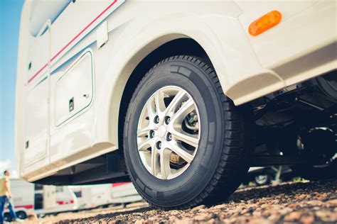 Quel pneu de camping-car pour une conduite sécurisée ? - Eurotyre