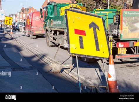 Lane closed sign hi-res stock photography and images - Alamy