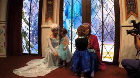 Anna and Elsa Meet and Greet at Disneyland! - YouTube