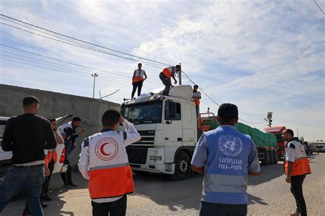 The relief aid convoy enter in Gaza includes 20 trucks - Teleco Alert