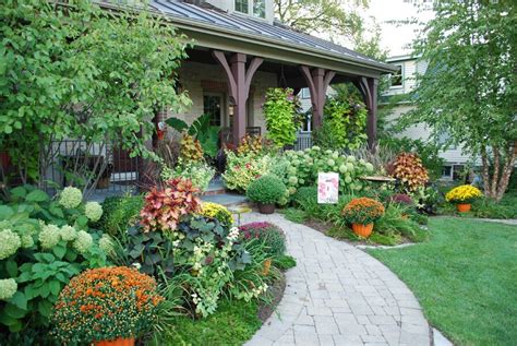 Fall Landscaping Ideas for Front Yards - JCs Landscaping LLC