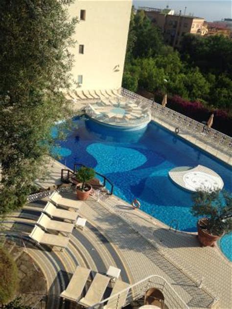 The tunnel to reception - Picture of Conca Park Hotel, Sorrento ...