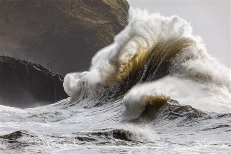 Awe-Inspiring Images of Oregon King Tide Waves | That Oregon Life | Oregon life, Waves, Oregon