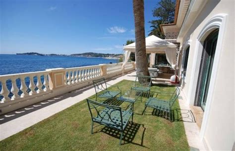 Five luxury waterfront villas for sale in the South of France | Home-Hunts Luxury Search Specialists