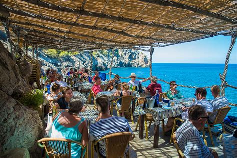 10 Must-Visit Restaurants in Deià - Living on Mallorca