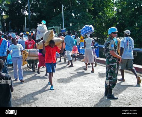 Dominican republic haiti border hi-res stock photography and images - Alamy