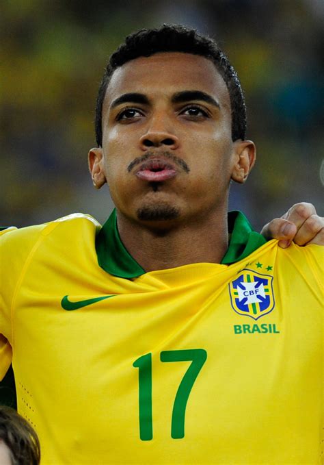 Luiz Gustavo – Wikipedia