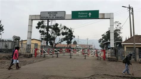 Rwanda closes border with DR-Congo over Ebola fears