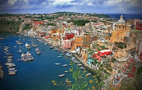 The Super Volcano Under Naples, Italy That Is Reawakening From Its ...