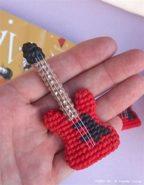 Mafuyu Guitar Amigurumi - Simple Crochet Ideas