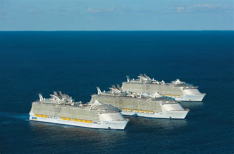 Royal Caribbean's three Oasis class ships meet for the first time at ...