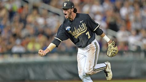 Dansby Swanson: Stats, Bio & Highlights | Heavy.com