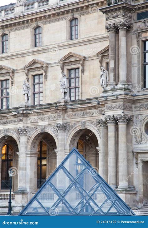 Louvre Museum Entrance editorial stock image. Image of palace - 24016129