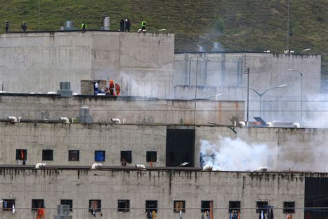 Dozens Killed in Prison Uprisings in Ecuador | Human Rights Watch