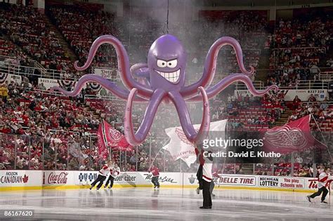 214 Detroit Red Wings Mascot Stock Photos, High-Res Pictures, and ...